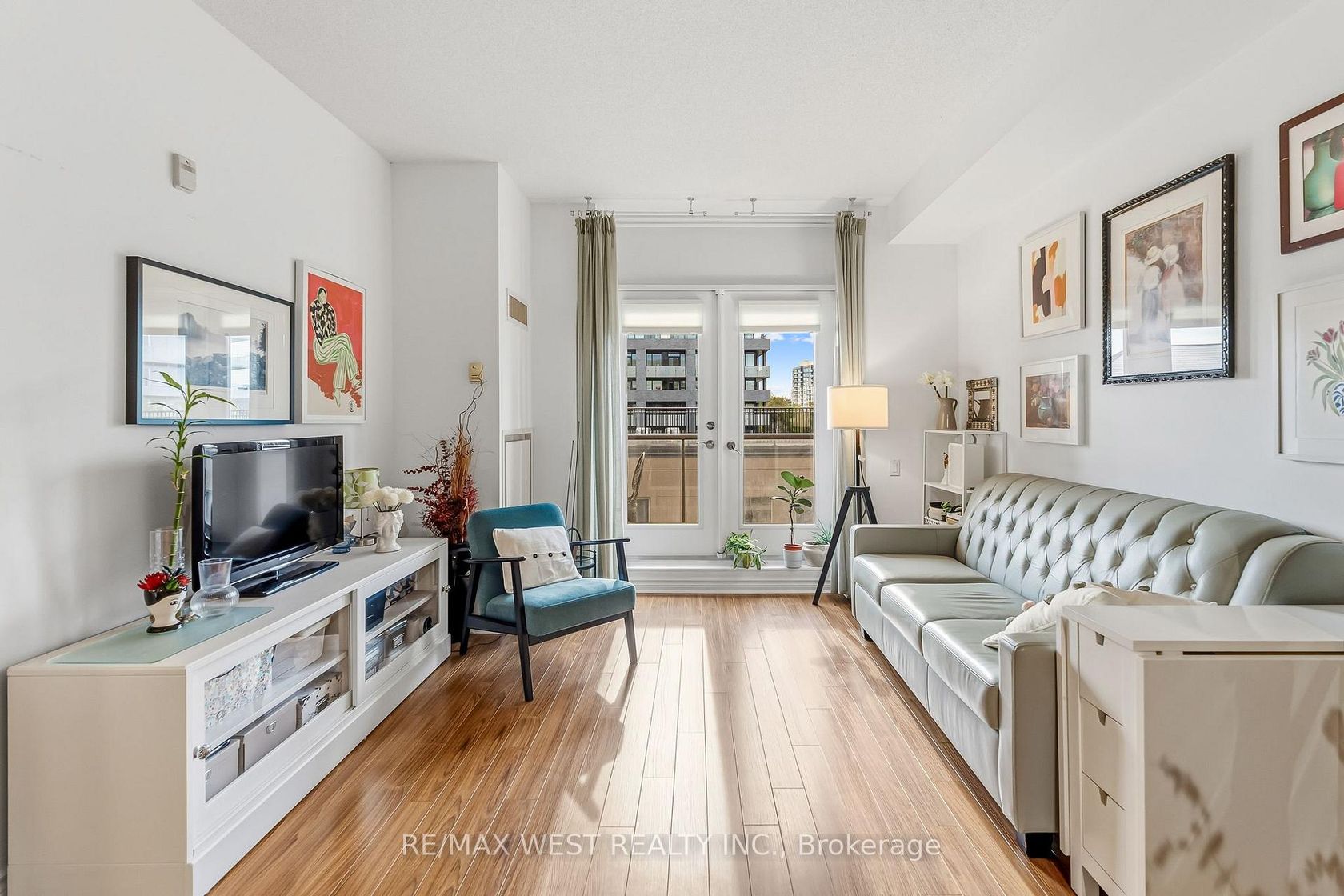 402 - 4196 Dundas Street W, Humber Valley, Toronto 