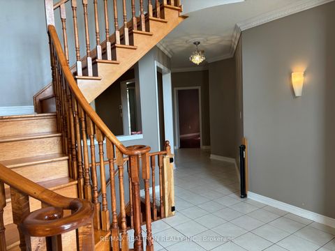 Photo 2 at 298 Thornhill Woods Drive, Patterson, Vaughan