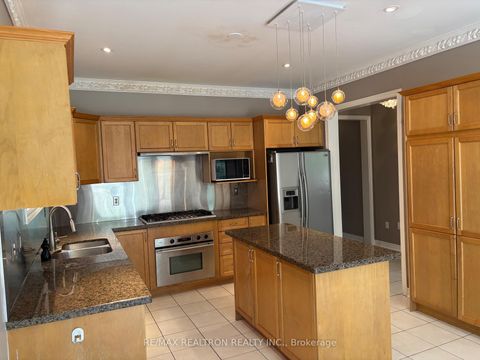 Photo 8 at 298 Thornhill Woods Drive, Patterson, Vaughan