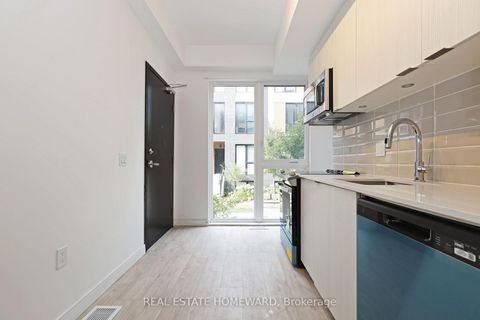 Photo 4 at 16 - 178 Clonmore Drive, Cliffside, Toronto