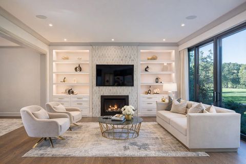 Photo 2 at 4 Braywin Drive, The Westway, Toronto