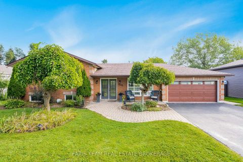 Photo 3 at 2032 Chantler Street, Stroud, Innisfil