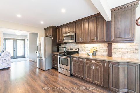 Photo 7 at 2032 Chantler Street, Stroud, Innisfil