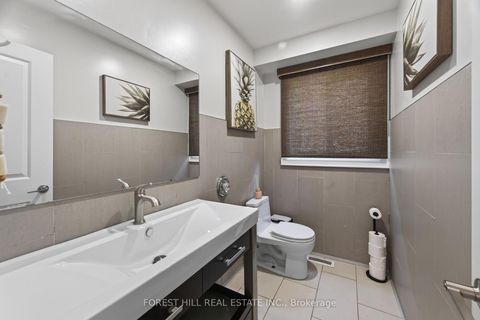 Photo 11 at 38 Crystal Drive, Mill Pond, Richmond Hill