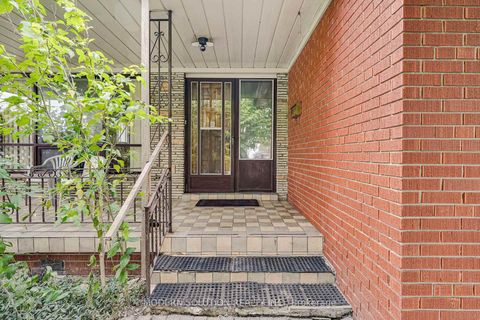 Photo 4 at 114 Elmcrest Road, West Deane, Toronto