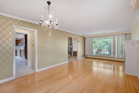 Photo 9 at 114 Elmcrest Road, West Deane, Toronto