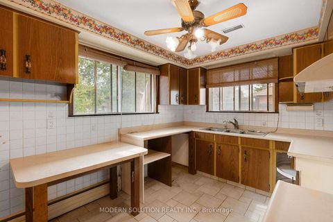Photo 11 at 114 Elmcrest Road, West Deane, Toronto