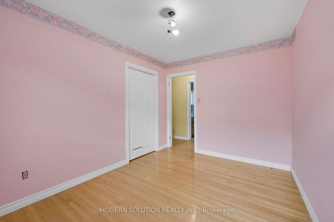 Photo 15 at 114 Elmcrest Road, West Deane, Toronto