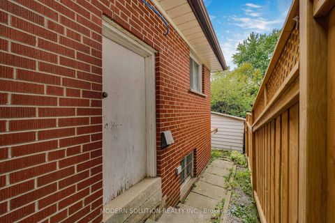 Photo 39 at 114 Elmcrest Road, West Deane, Toronto