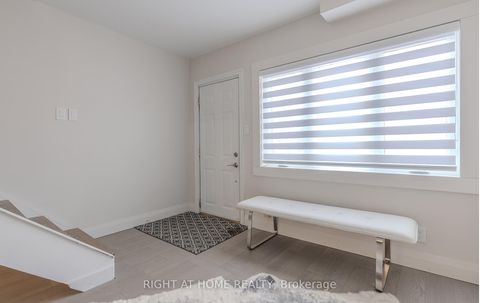 Photo 3 at 15 Hamstead Avenue, Lumsden, Toronto