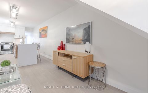 Photo 4 at 15 Hamstead Avenue, Lumsden, Toronto