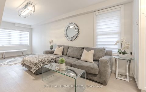 Photo 5 at 15 Hamstead Avenue, Lumsden, Toronto