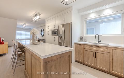 Photo 7 at 15 Hamstead Avenue, Lumsden, Toronto