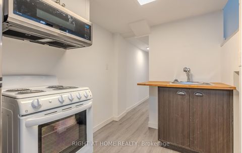 Photo 34 at 15 Hamstead Avenue, Lumsden, Toronto