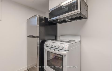 Photo 35 at 15 Hamstead Avenue, Lumsden, Toronto