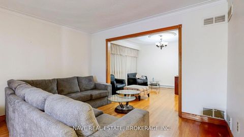 Photo 5 at 9747 Bathurst Street, North Richvale, Richmond Hill