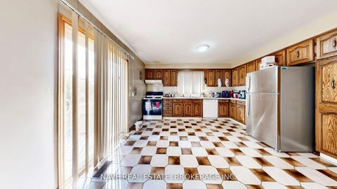 Photo 8 at 9747 Bathurst Street, North Richvale, Richmond Hill
