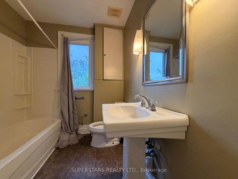 Photo 15 at 74 Toronto Street, City Centre, Barrie