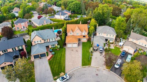 Photo 1 at 26 Albery Crescent, Aurora Highlands, Aurora