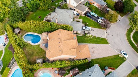 Photo 2 at 26 Albery Crescent, Aurora Highlands, Aurora