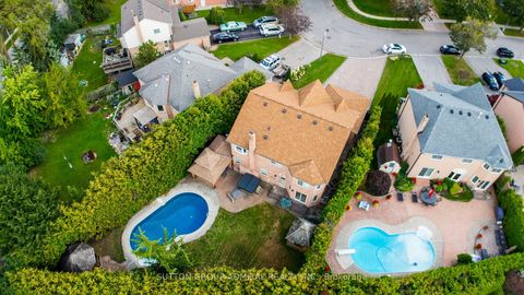 Photo 3 at 26 Albery Crescent, Aurora Highlands, Aurora