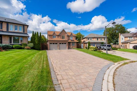 Photo 5 at 26 Albery Crescent, Aurora Highlands, Aurora