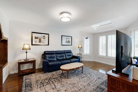 Photo 9 at 26 Albery Crescent, Aurora Highlands, Aurora