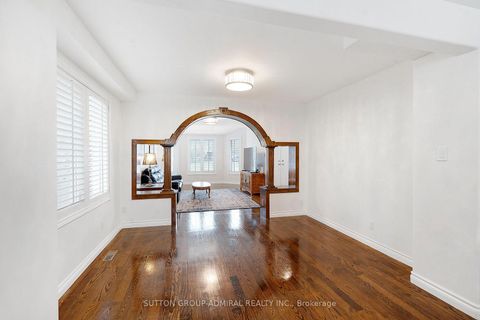 Photo 11 at 26 Albery Crescent, Aurora Highlands, Aurora