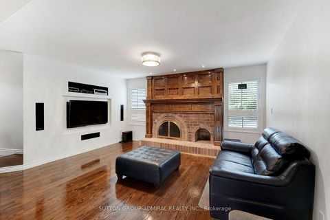 Photo 12 at 26 Albery Crescent, Aurora Highlands, Aurora