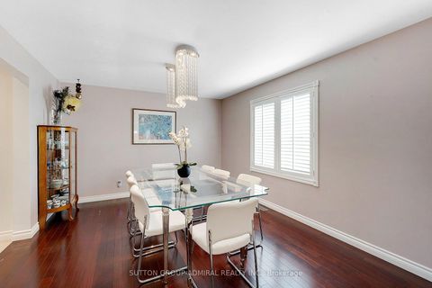 Photo 14 at 26 Albery Crescent, Aurora Highlands, Aurora