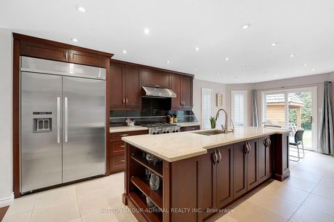 Photo 17 at 26 Albery Crescent, Aurora Highlands, Aurora