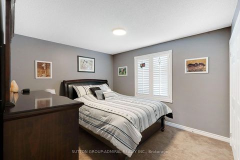 Photo 30 at 26 Albery Crescent, Aurora Highlands, Aurora