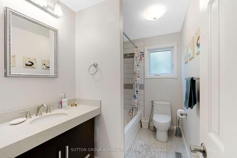 Photo 32 at 26 Albery Crescent, Aurora Highlands, Aurora