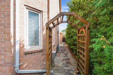 Photo 42 at 26 Albery Crescent, Aurora Highlands, Aurora