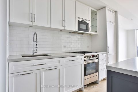 Photo 10 at 308 - 25 Malcolm Road, Leaside, Toronto