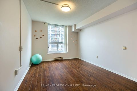Photo 10 at 207 - 11 Thorncliffe Pk Drive, Thorncliffe Park, Toronto