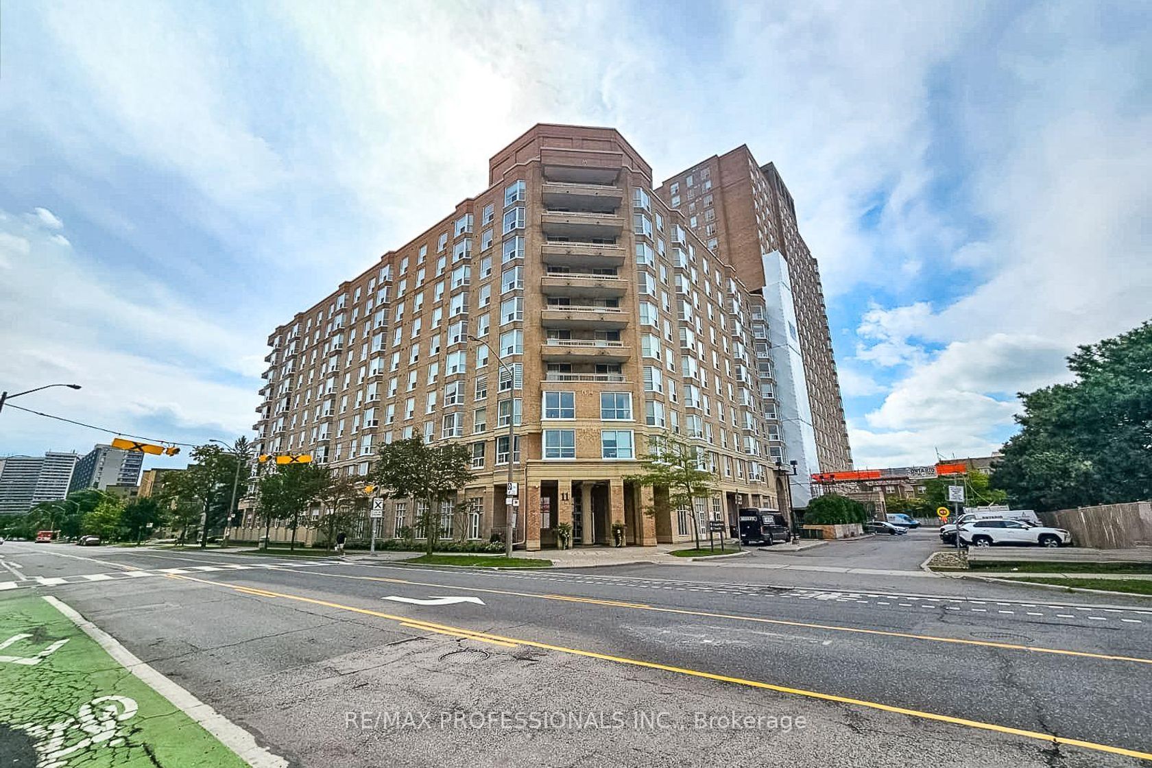 207 - 11 Thorncliffe Pk Drive, Thorncliffe Park, Toronto 