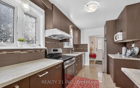 Photo 9 at 16 Baltray Crescent, Donalda, Toronto
