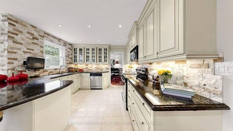 Photo 9 at 45 Pinnacle Road, Windfields, Toronto