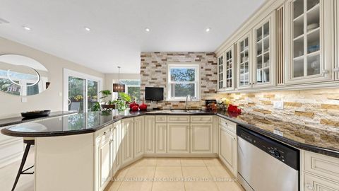 Photo 11 at 45 Pinnacle Road, Windfields, Toronto
