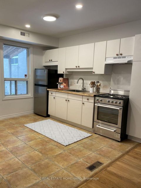 Photo 2 at 1191 Woodbine Avenue, Lumsden, Toronto