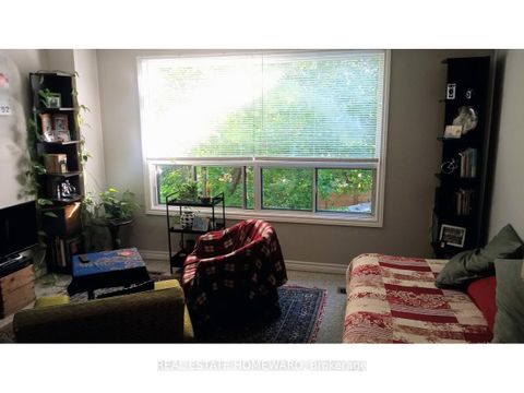 Photo 5 at 1191 Woodbine Avenue, Lumsden, Toronto