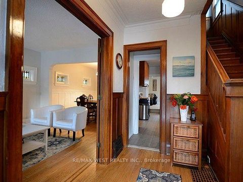 Photo 1 at 811 Coxwell Avenue, East York, Toronto