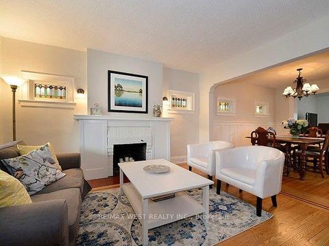 Photo 2 at 811 Coxwell Avenue, East York, Toronto