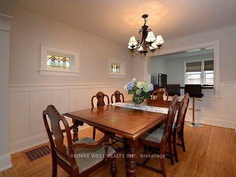 Photo 3 at 811 Coxwell Avenue, East York, Toronto