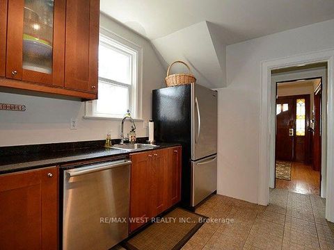 Photo 5 at 811 Coxwell Avenue, East York, Toronto