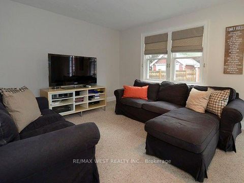 Photo 7 at 811 Coxwell Avenue, East York, Toronto