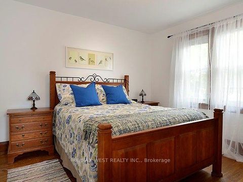 Photo 9 at 811 Coxwell Avenue, East York, Toronto