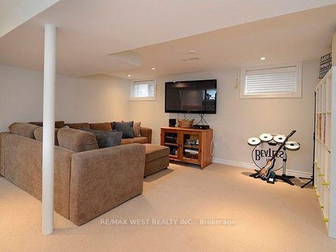 Photo 12 at 811 Coxwell Avenue, East York, Toronto