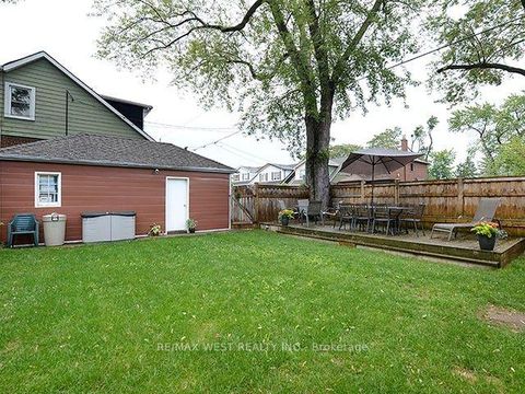 Photo 14 at 811 Coxwell Avenue, East York, Toronto
